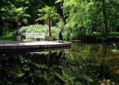 Wasserschöpferin im Botanischen Garten